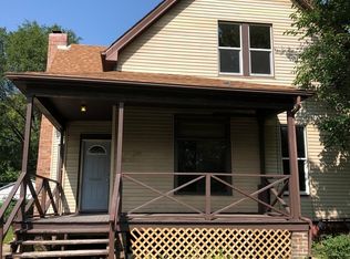 912 E Locust St, Bloomington, IL 61701