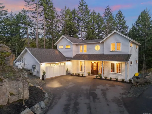 1727 Mary Pl, Highlands, BC V9B 6E7