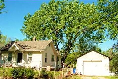 3rd image of 7922 Agnes Ave