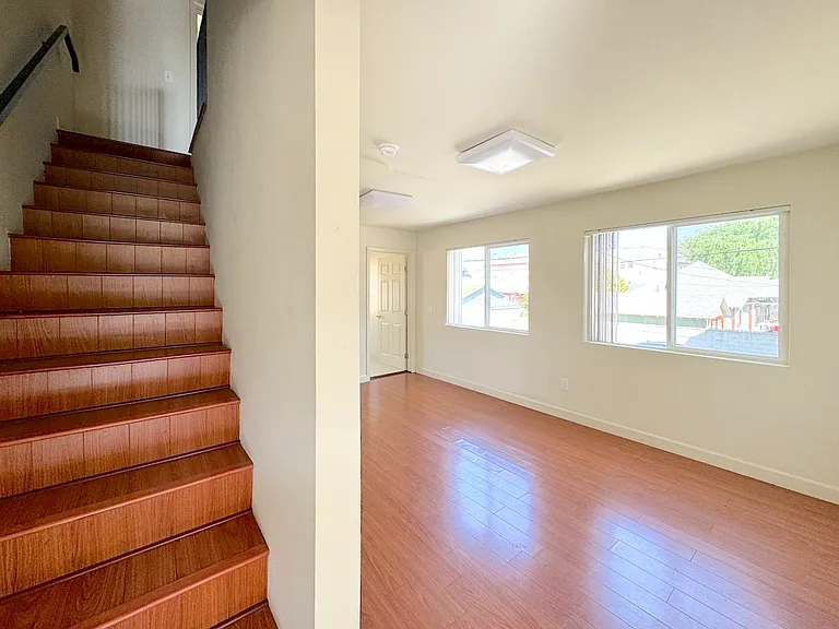 4629 Prospect Ave #3 — Photo 2