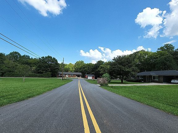 4th image of 33 Oakdale Dr
