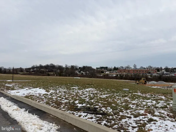 100 Stonewicke Dr #88, Hanover, PA 17331