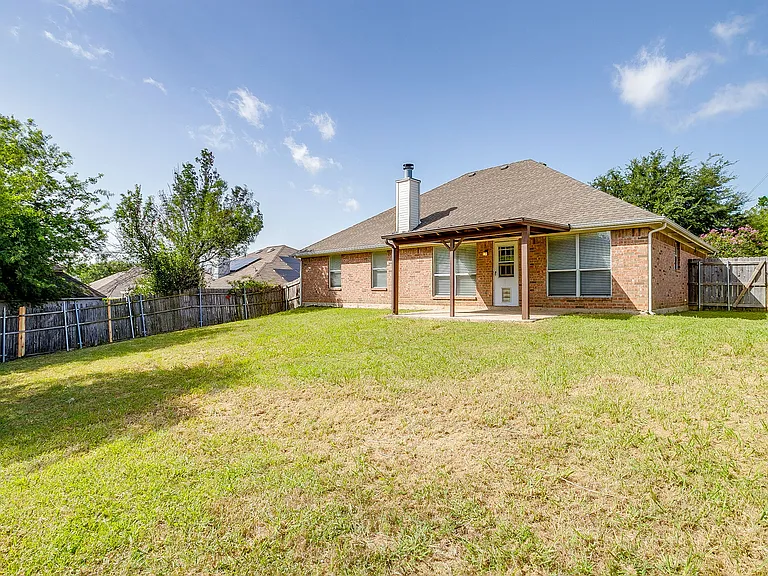 608 Gracie Ln — Photo 11