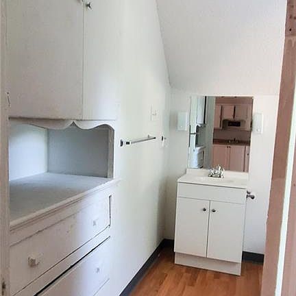 5th image of 300 Maryland St
