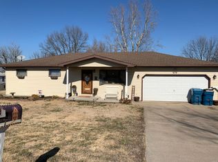 970 N 4th St, Sainte Genevieve, MO 63670