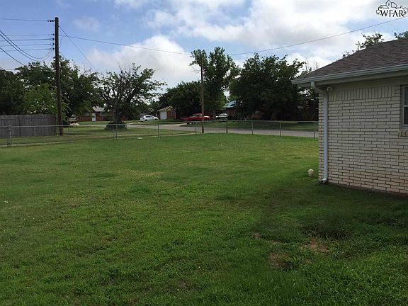 2nd image of 4120 Thelma Cir