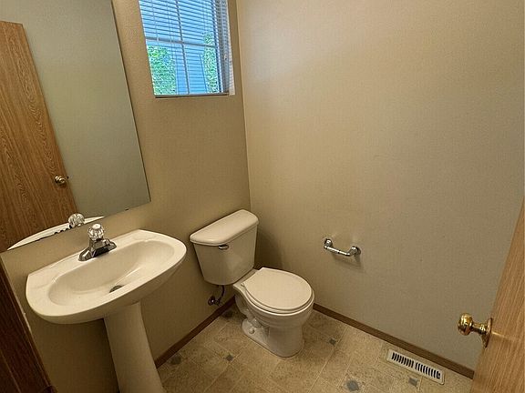 3rd image of 1800 Hoffman Hill Boulevard