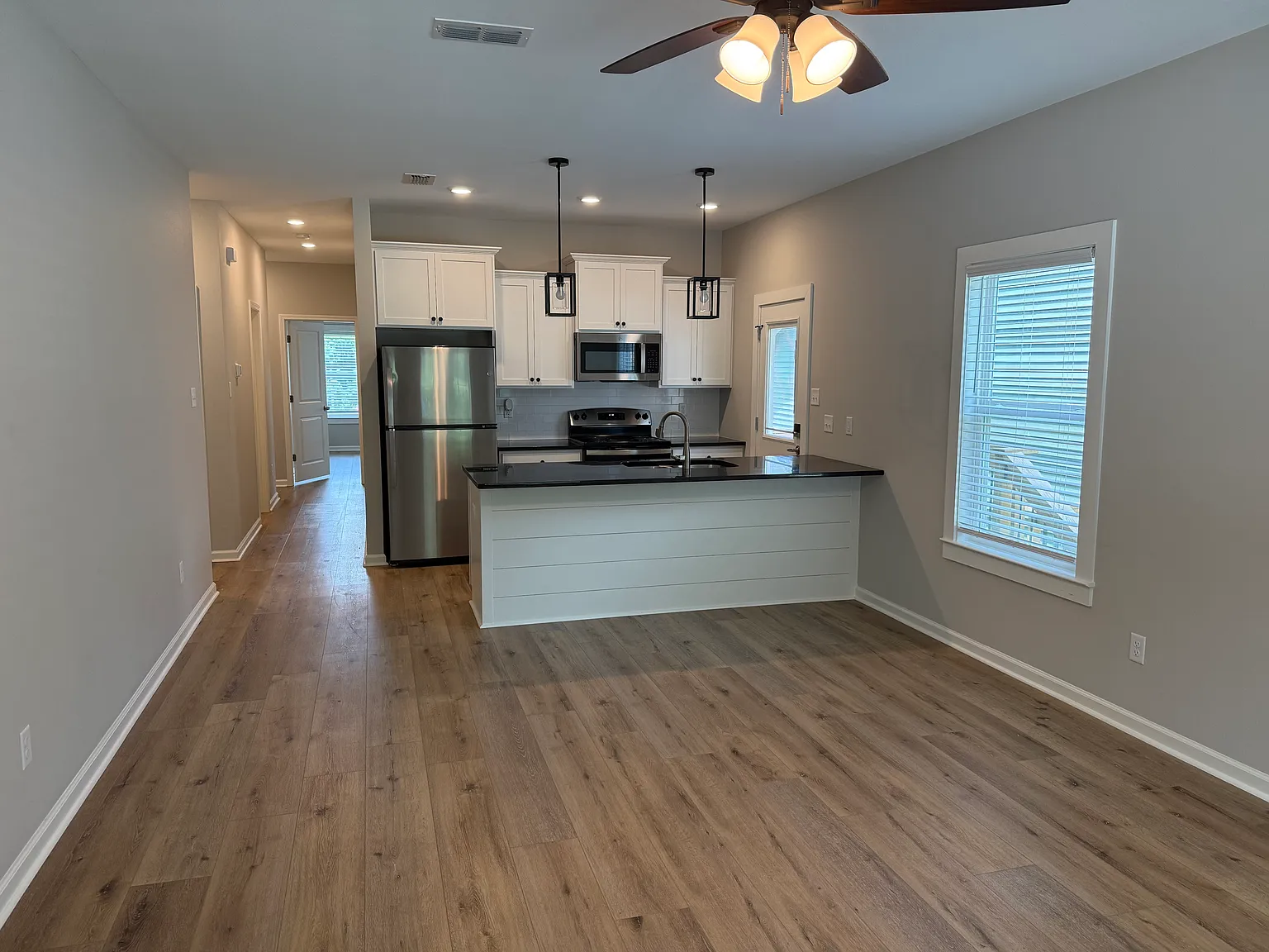 3 bed, 1326 sqft, $1,400 — Photo 2