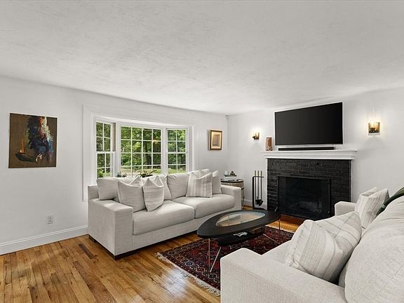 5th image of 247 Union St