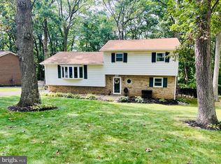 323 Holyoke Dr, York, PA 17402