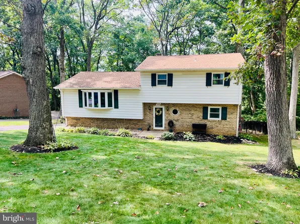 323 Holyoke Dr, York, PA 17402