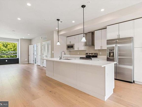 4th image of 5046 Astor Pl SE