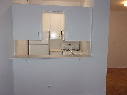 1st image of 200 E 72nd St APT 3E