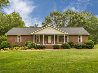 160 Roquemore Rd, Clemmons, NC 27012