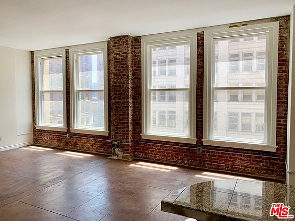 3rd image of 215 W 7th St APT 607
