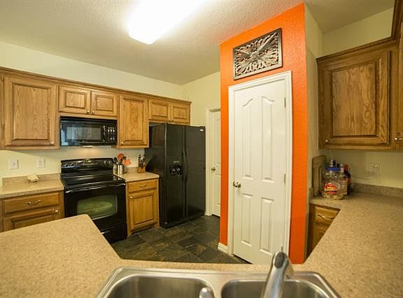 4th image of 803 Oakmont Dr