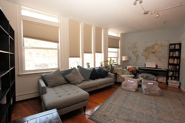 Rented by R New York | media 18