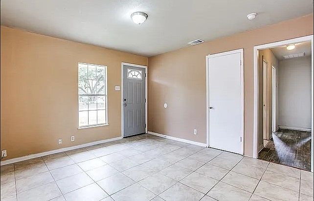 1st image of 302 Las Palmas Dr #1