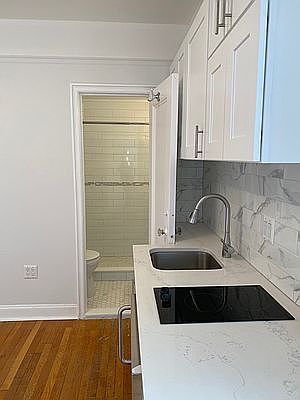 5th image of 325 W 45th St #606A