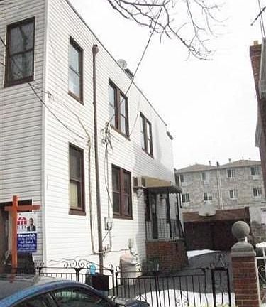 3rd image of 4020 Murdock Ave
