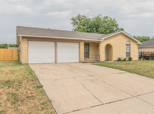 3241 Centennial Rd, Forest Hill, TX 76119