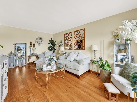 3rd image of 3719 W 66th Pl