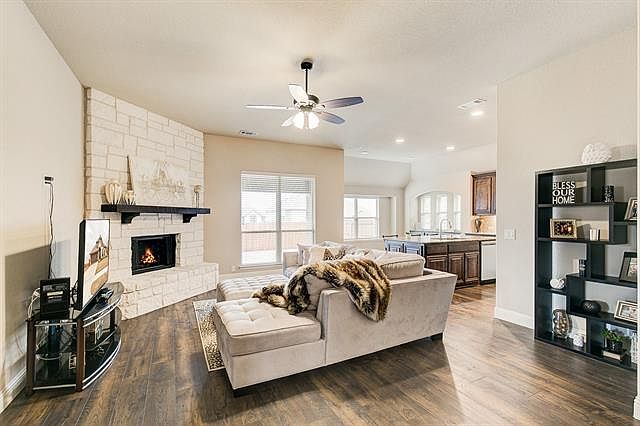 1st image of 1053 Weeping Oak Dr