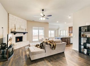 1053 Weeping Oak Dr, Burleson, TX 76028