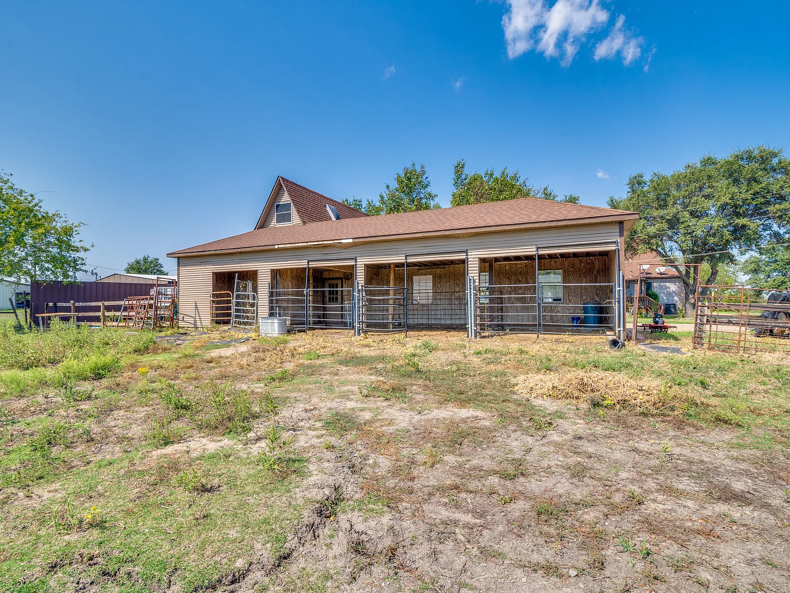 4 bed, 2.5 bath, 2603 sqft, $3,300 — Photo 4
