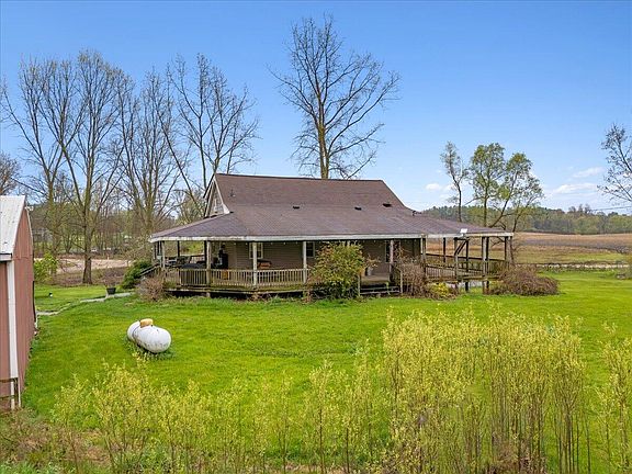 2nd image of 6475 Center Rd
