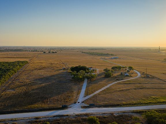 2nd image of 809 County Road 213