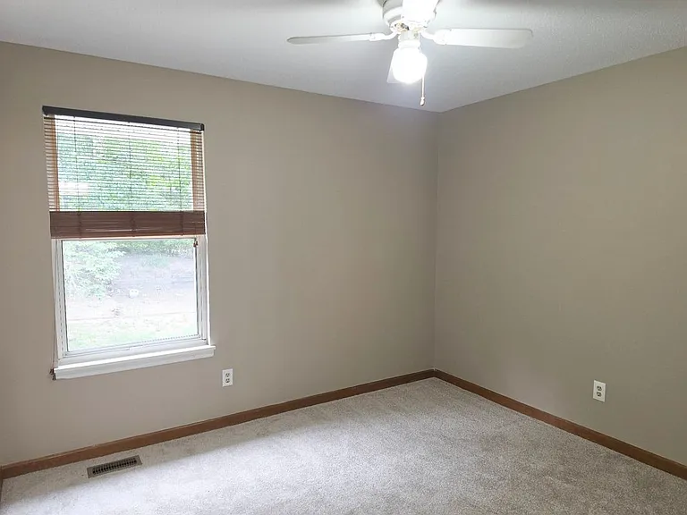 325 Westbrook Dr — Photo 18