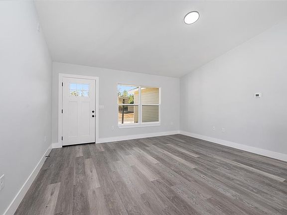 5th image of 10 Locust Loop Cir