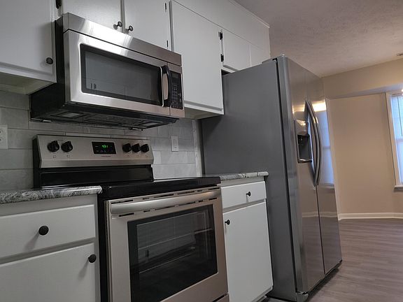 New appliances w granite countertops