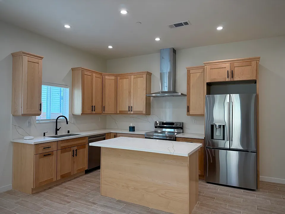 1250A Linden Ave