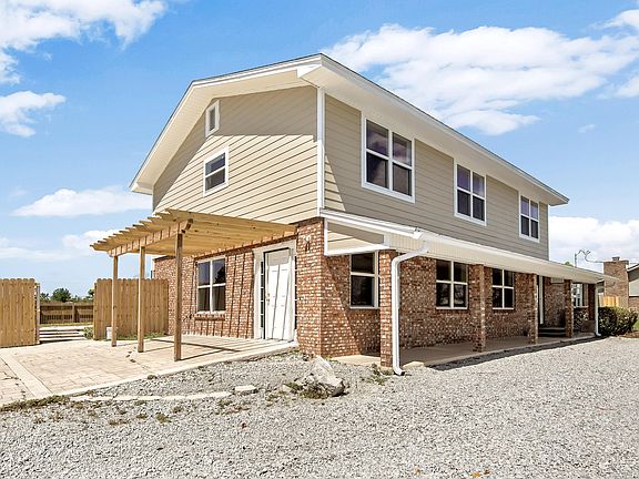 2nd image of 842 Clarence Dr