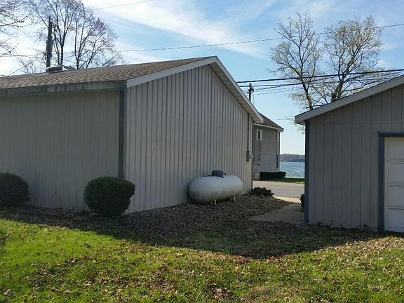4th image of 33417 Tice Beach Ave