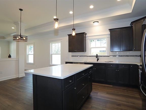 5th image of 1413 E Brainerd St