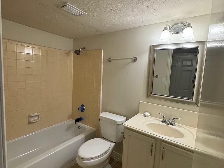 1104 Kesser Dr — Photo 18