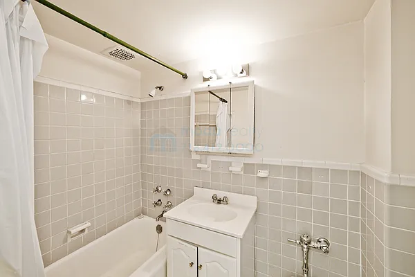 Sold by Moda Realty | media 13