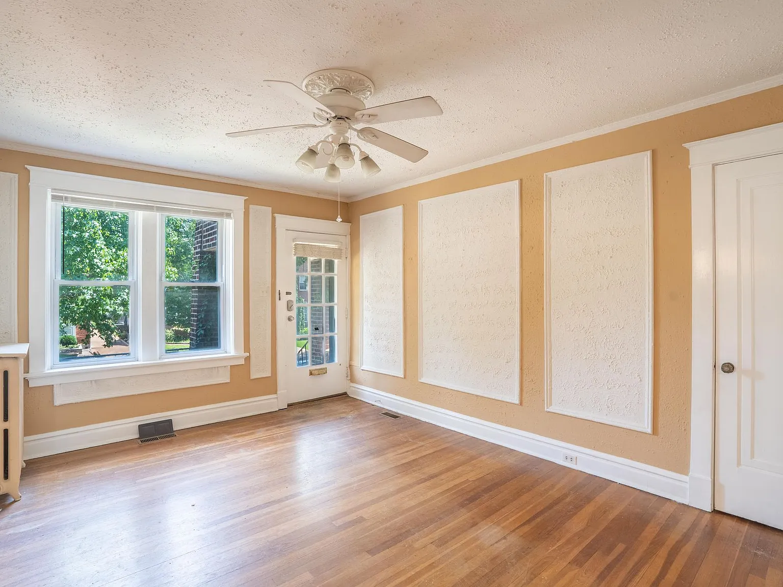 1115 Edward Terrace — Photo 3