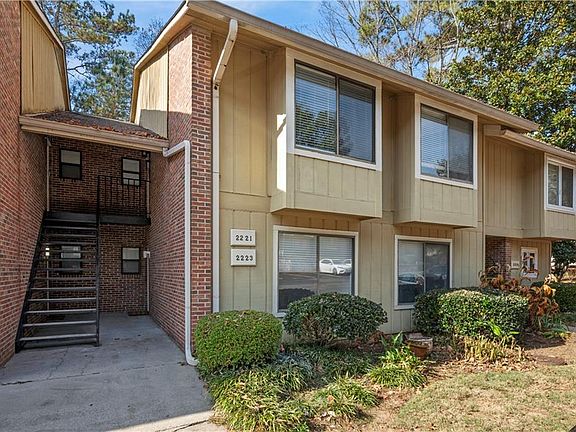 5th image of 2223 Runnymead Rdg SE