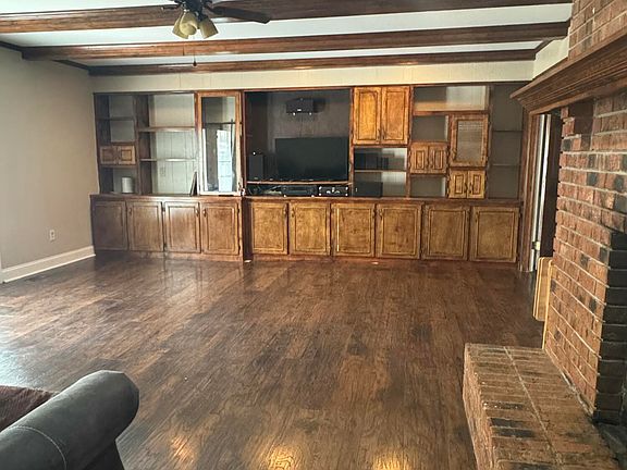 5th image of 3115 N Hills Blvd