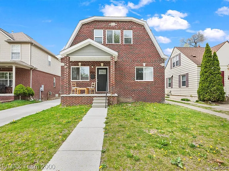 3330 Woodside St — Photo 2