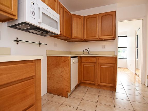 5th image of 302 E 104th St #E3