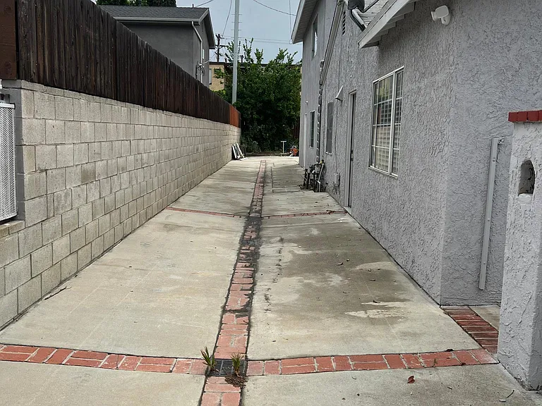 6556 Mammoth Ave — Photo 15