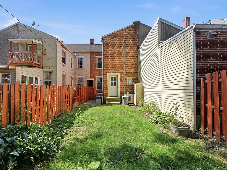 339 E Chestnut St — Photo 28