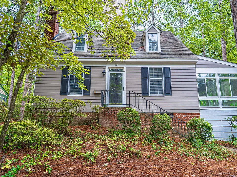 22 Village In The Woods Cir