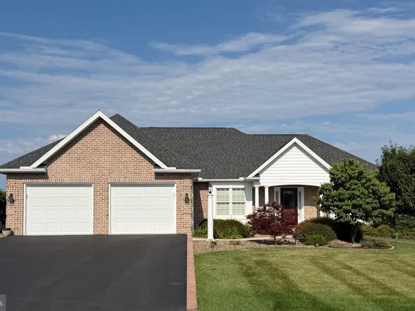 6147 Merion Dr, Fayetteville, PA 17222