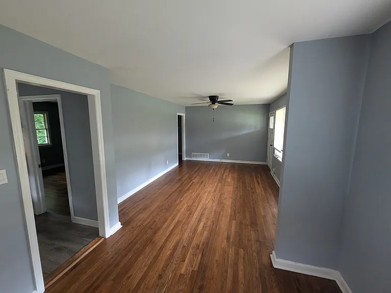 1158 Sanders Dr — Photo 4